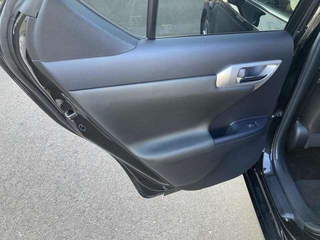 ＣＴ ＣＴ２００ｈ　クリエイティブ　テキスタイルインテリア　純正ナビ地デジＴＶ　バックカメラ　Ｂｌｕｅｔｏｏｔｈ　革シート　スマートキー　ＥＴＣ　プッシュスターター　ＬＥＤヘッドライト　ローダウン　アルミ（22枚目）