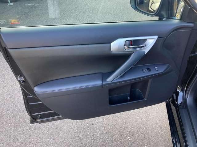 ＣＴ ＣＴ２００ｈ　クリエイティブ　テキスタイルインテリア　純正ナビ地デジＴＶ　バックカメラ　Ｂｌｕｅｔｏｏｔｈ　革シート　スマートキー　ＥＴＣ　プッシュスターター　ＬＥＤヘッドライト　ローダウン　アルミ（24枚目）