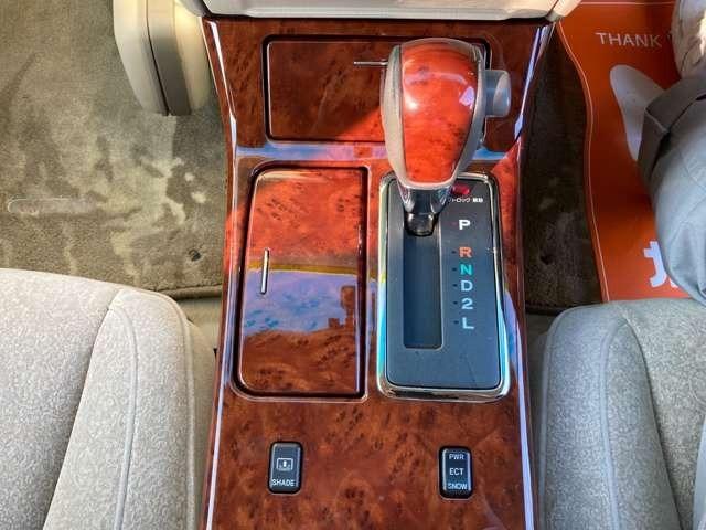 クラウン ロイヤルサルーン　プレミアム　車高調／深リム１９インチＡＷ／フロントスポイラー／キーレスエントリー／ＥＴＣ／クルーズコントロール／ＨＩＤヘッドライト／後期モデル／パール単色カラー（7枚目）