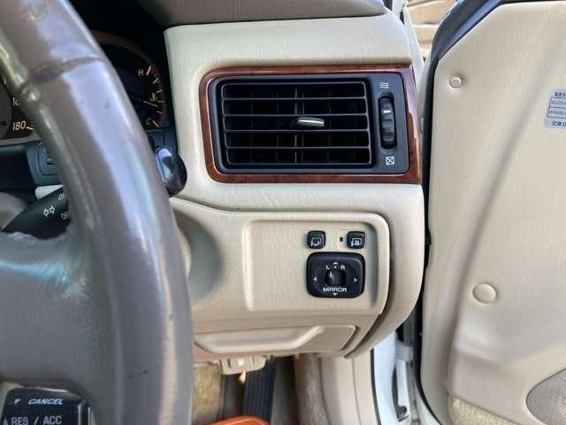 クラウン ロイヤルサルーン　プレミアム　車高調／深リム１９インチＡＷ／フロントスポイラー／キーレスエントリー／ＥＴＣ／クルーズコントロール／ＨＩＤヘッドライト／後期モデル／パール単色カラー（10枚目）