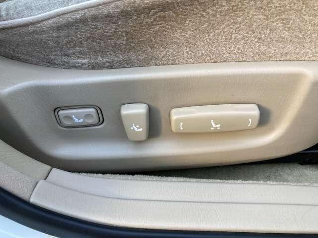 クラウン ロイヤルサルーン　プレミアム　車高調／深リム１９インチＡＷ／フロントスポイラー／キーレスエントリー／ＥＴＣ／クルーズコントロール／ＨＩＤヘッドライト／後期モデル／パール単色カラー（12枚目）