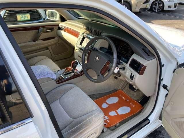 クラウン ロイヤルサルーン　プレミアム　車高調／深リム１９インチＡＷ／フロントスポイラー／キーレスエントリー／ＥＴＣ／クルーズコントロール／ＨＩＤヘッドライト／後期モデル／パール単色カラー（13枚目）