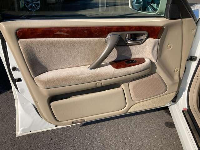 クラウン ロイヤルサルーン　プレミアム　車高調／深リム１９インチＡＷ／フロントスポイラー／キーレスエントリー／ＥＴＣ／クルーズコントロール／ＨＩＤヘッドライト／後期モデル／パール単色カラー（21枚目）