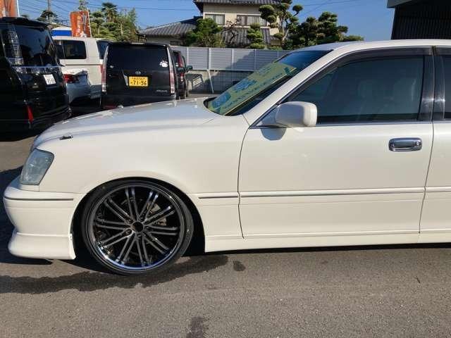 クラウン ロイヤルサルーン　プレミアム　車高調／深リム１９インチＡＷ／フロントスポイラー／キーレスエントリー／ＥＴＣ／クルーズコントロール／ＨＩＤヘッドライト／後期モデル／パール単色カラー（29枚目）