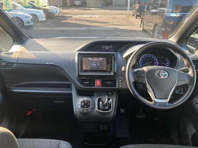 ヴォクシー ハイブリッドV 後席モニター 純正ナビ地デジTV バックカメラ Bluetooth 両側電動スライドドア スマートキー ETC プッシュスターター LEDヘッドライト 車検2年付(2枚目)