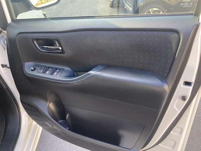 ヴォクシー ハイブリッドV 後席モニター 純正ナビ地デジTV バックカメラ Bluetooth 両側電動スライドドア スマートキー ETC プッシュスターター LEDヘッドライト 車検2年付(19枚目)