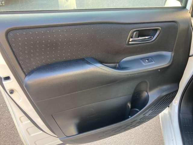 ヴォクシー ハイブリッドV 後席モニター 純正ナビ地デジTV バックカメラ Bluetooth 両側電動スライドドア スマートキー ETC プッシュスターター LEDヘッドライト 車検2年付(26枚目)