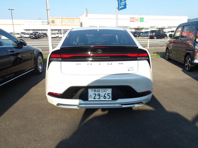 プリウス Ｚ　１２．３型ディスプレイナビ　モデリスタエアロ　全方位カメラ　ＥＴＣ２．０　純正ＡＷ　デジタルインナーミラー　ドラレコ　レザーシート　パワーシート　シートエアコン　ステアリングヒーター　パワーバッグドア（17枚目）