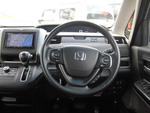 フリード Ｇ・ホンダセンシング　社外ナビ　バックカメラ　ＥＴＣ　クルーズコントロール　両側パワスラ　純正アルミホイール　ハーフレザーシート　ＬＥＤヘッドライト（9枚目）