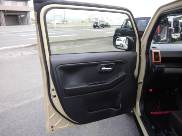 タフト G 届出済み未使用車 スマートアシスト スマートキー シートヒーター LEDヘッドライト パノラマルーフ バックカメラ ルーフレール フロアマット 純正アルミホイール(10枚目)