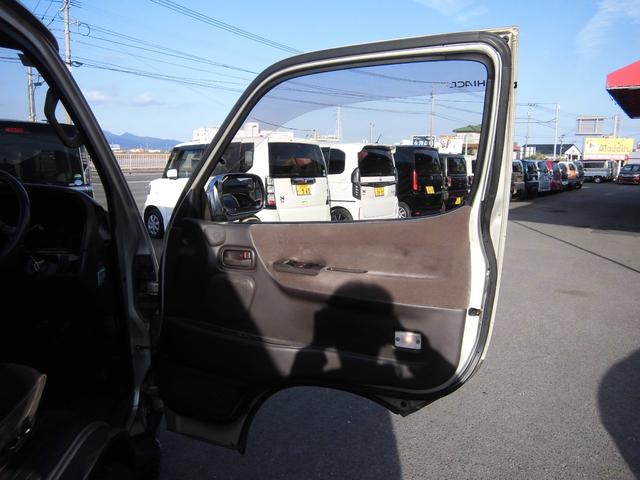 ハイエースワゴン スーパーカスタムリミテッド ディーゼルターボ トリプルムーンルーフ 2列目回転シート 社外オーディオ キーレス(4枚目)
