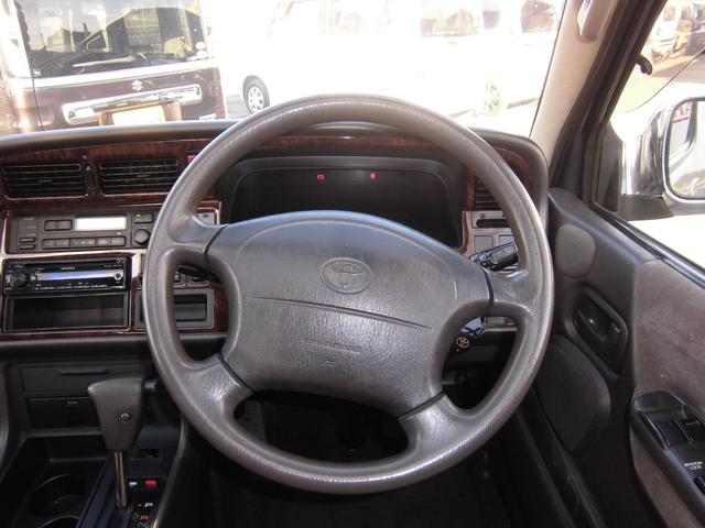 ハイエースワゴン スーパーカスタムリミテッド ディーゼルターボ トリプルムーンルーフ 2列目回転シート 社外オーディオ キーレス(12枚目)