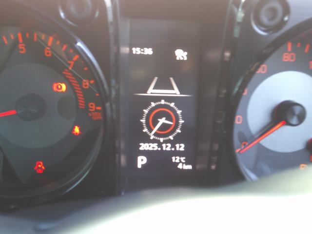 ジムニー XC 届出済み未使用車 スマートキー LEDヘッドライト シートヒーター クルーズコントロール スズキセーフティ 純正アルミ(7枚目)