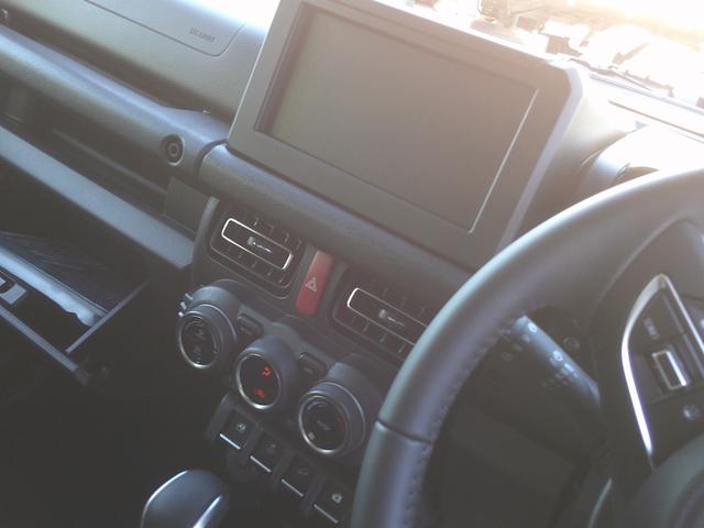 ジムニー XC 届出済み未使用車 スマートキー LEDヘッドライト シートヒーター クルーズコントロール スズキセーフティ 純正アルミ(10枚目)