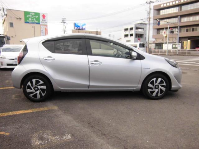 アクア Ｓスタイルブラック　純正ナビ　ワンセグ　パノラミックビューモニター　オートハイビーム　トヨタセーフティセンス　ドライブレコーダー前後　ＥＴＣ（18枚目）