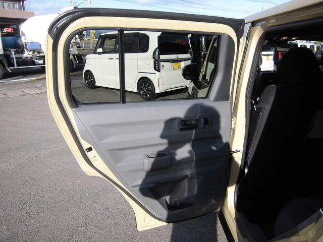 タフト Ｘ　届出済み未使用車　スマートキー　バックカメラ　ＬＥＤヘッドライト　フロアマット　スマートアシスト　パノラマルーフ（6枚目）