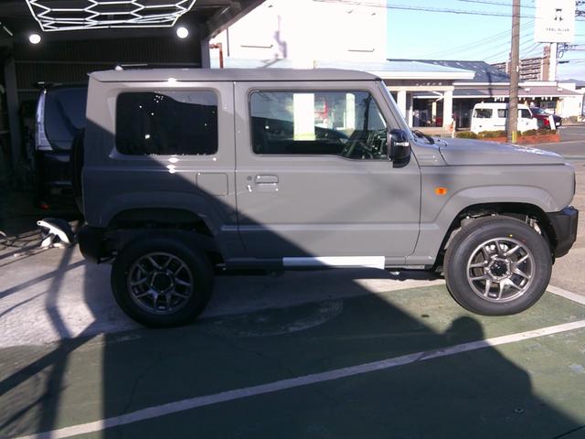 ジムニー ＸＣ　届出済み未使用車　スマートキー×２　シートヒーター　純正アルミ　ＬＥＤヘッドライト　スズキセーフティ（9枚目）