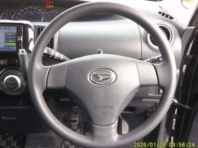 タント カスタムＸ　ワンオーナー　スマートキー　パワースライドドア　純正ナビ　ＴＶ　バックカメラ　純正アルミ　ＨＩＤ（7枚目）