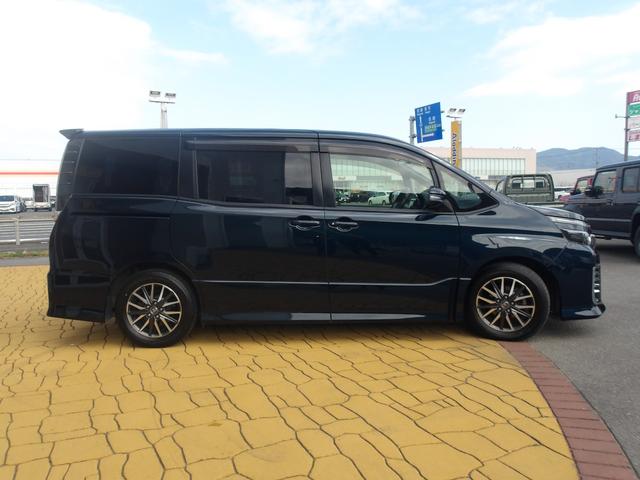 ヴォクシー ＺＳ　社外ナビ　バックカメラ　フリップダウンモニター　パワスラ　ＬＥＤヘッドライト　スマートキー　ツインムーンルーフ　純正アルミホイール（4枚目）