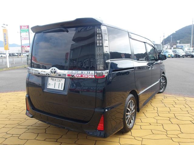 ヴォクシー ＺＳ　社外ナビ　バックカメラ　フリップダウンモニター　パワスラ　ＬＥＤヘッドライト　スマートキー　ツインムーンルーフ　純正アルミホイール（5枚目）