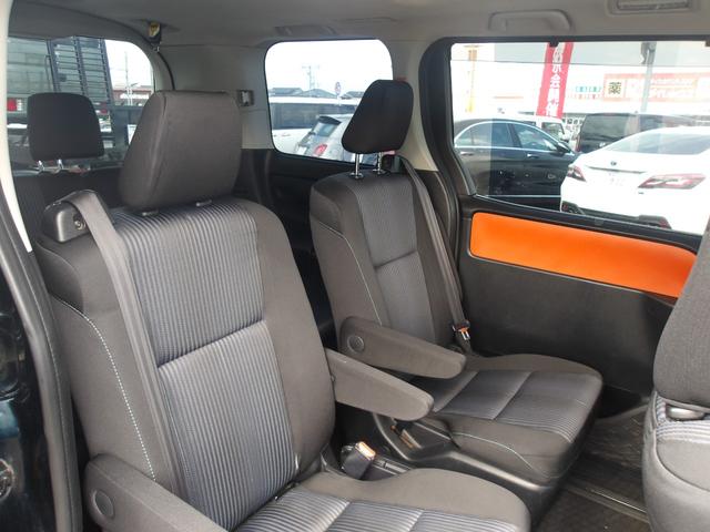 ヴォクシー ＺＳ　社外ナビ　バックカメラ　フリップダウンモニター　パワスラ　ＬＥＤヘッドライト　スマートキー　ツインムーンルーフ　純正アルミホイール（11枚目）