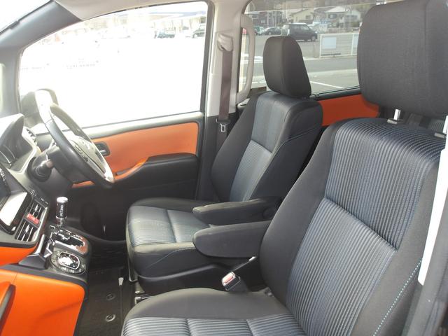 ヴォクシー ＺＳ　社外ナビ　バックカメラ　フリップダウンモニター　パワスラ　ＬＥＤヘッドライト　スマートキー　ツインムーンルーフ　純正アルミホイール（17枚目）