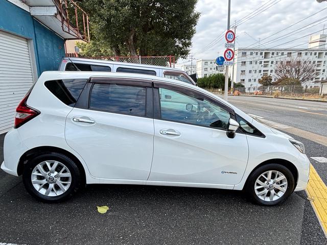 ノート ｅ－パワー　メダリスト　アラウンドビュー　ＥＴＣ　インテリジェントルームミラー　踏み間違え防止アシスト（4枚目）