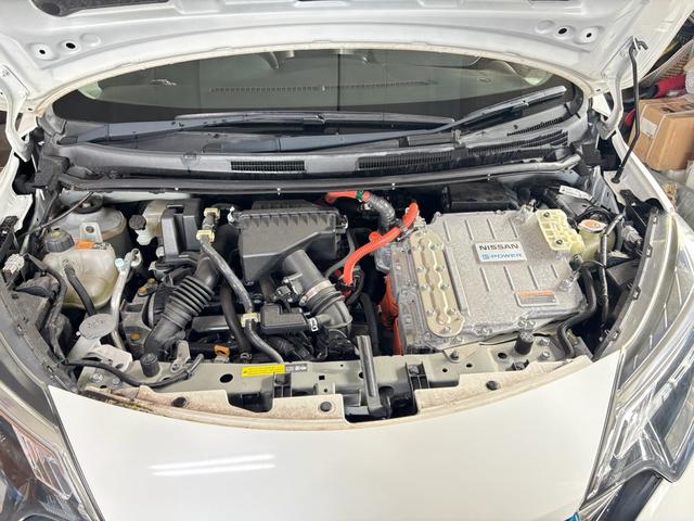 ノート ｅ－パワー　メダリスト　アラウンドビュー　ＥＴＣ　インテリジェントルームミラー　踏み間違え防止アシスト（16枚目）
