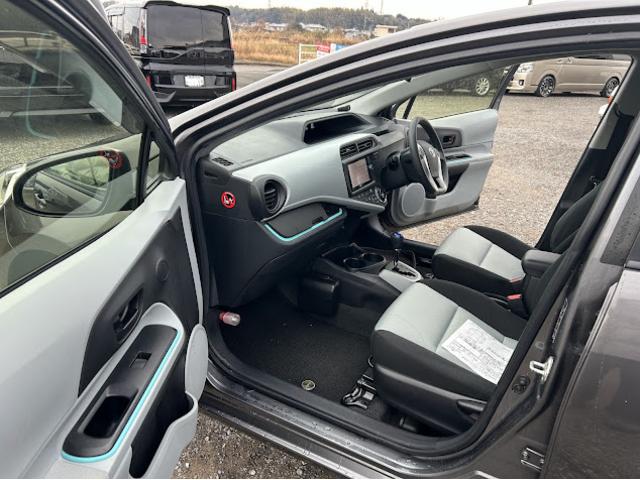 アクア Ｓ　ナビ地デジＴＶ　バックカメラ　ＥＴＣ　スマートキー　プッシュスターター　電動格納ドアミラー　ＡＢＳ　運転席・助手席エアバック（39枚目）