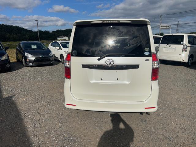 ノア Ｓ　フリップダウンモニター　両側電動スライドドア（3枚目）