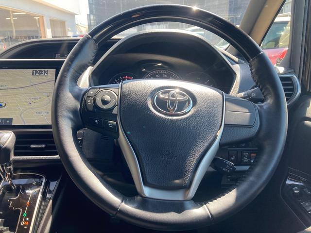 エスクァイア Ｇｉ　プレミアムパッケージ　ブラックテーラード　衝突軽減　盗難防止システム　３列　スマキー　ＬＥＤライト　キーフリー　オートクルーズコントロール　アイドリングストップ　横滑り防止機能　エアバッグ　オートエアコン　ＡＢＳ　ＥＴＣ　メモリーナビ　ナビ（9枚目）