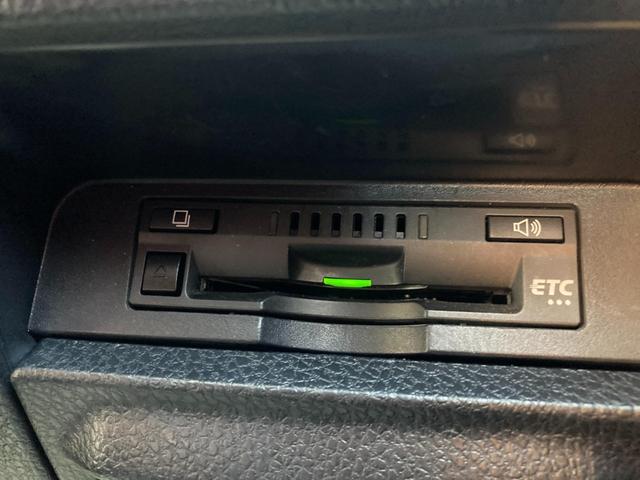 エスクァイア Ｇｉ　プレミアムパッケージ　ブラックテーラード　衝突軽減　盗難防止システム　３列　スマキー　ＬＥＤライト　キーフリー　オートクルーズコントロール　アイドリングストップ　横滑り防止機能　エアバッグ　オートエアコン　ＡＢＳ　ＥＴＣ　メモリーナビ　ナビ（18枚目）