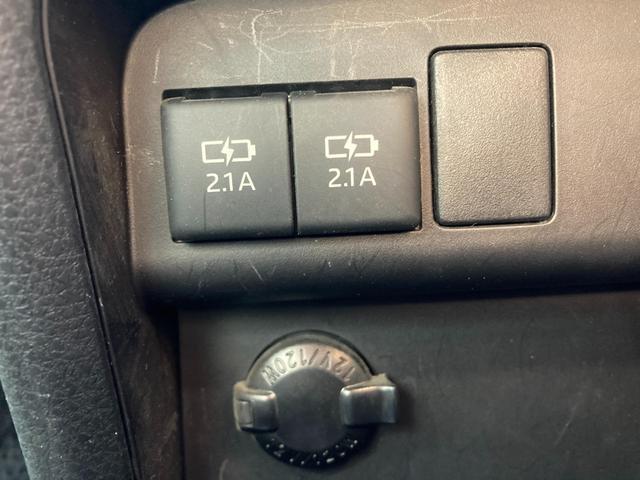 エスクァイア Ｇｉ　プレミアムパッケージ　ブラックテーラード　衝突軽減　盗難防止システム　３列　スマキー　ＬＥＤライト　キーフリー　オートクルーズコントロール　アイドリングストップ　横滑り防止機能　エアバッグ　オートエアコン　ＡＢＳ　ＥＴＣ　メモリーナビ　ナビ（30枚目）