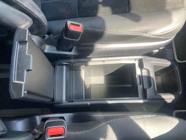 エスクァイア Ｇｉ　プレミアムパッケージ　ブラックテーラード　衝突軽減　盗難防止システム　３列　スマキー　ＬＥＤライト　キーフリー　オートクルーズコントロール　アイドリングストップ　横滑り防止機能　エアバッグ　オートエアコン　ＡＢＳ　ＥＴＣ　メモリーナビ　ナビ（31枚目）