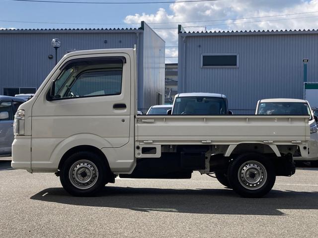 キャリイトラック ＫＣエアコン・パワステ　ＬＤＡ　ナビ＆ＴＶ　メモリーナビ　助手席エアバック　ＡＣ　運転席エアバック　パワステ　横滑防止　ＡＢＳ　ワンセグＴＶ　踏み間違い防止（7枚目）