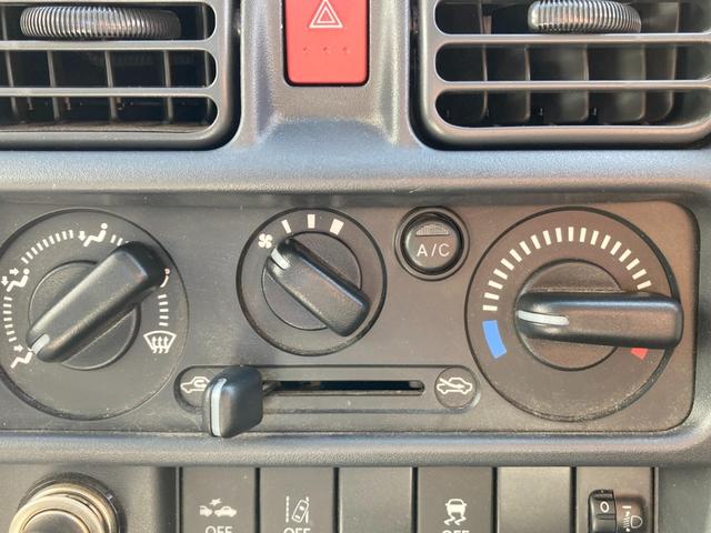 キャリイトラック ＫＣエアコン・パワステ　ＬＤＡ　ナビ＆ＴＶ　メモリーナビ　助手席エアバック　ＡＣ　運転席エアバック　パワステ　横滑防止　ＡＢＳ　ワンセグＴＶ　踏み間違い防止（18枚目）