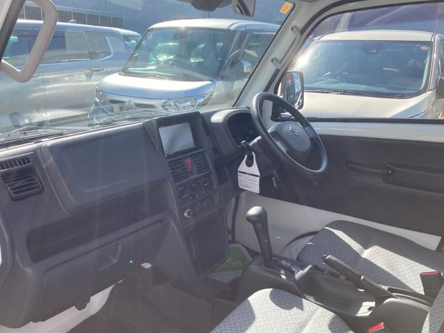 キャリイトラック ＫＣエアコン・パワステ　ＬＤＡ　ナビ＆ＴＶ　メモリーナビ　助手席エアバック　ＡＣ　運転席エアバック　パワステ　横滑防止　ＡＢＳ　ワンセグＴＶ　踏み間違い防止（25枚目）