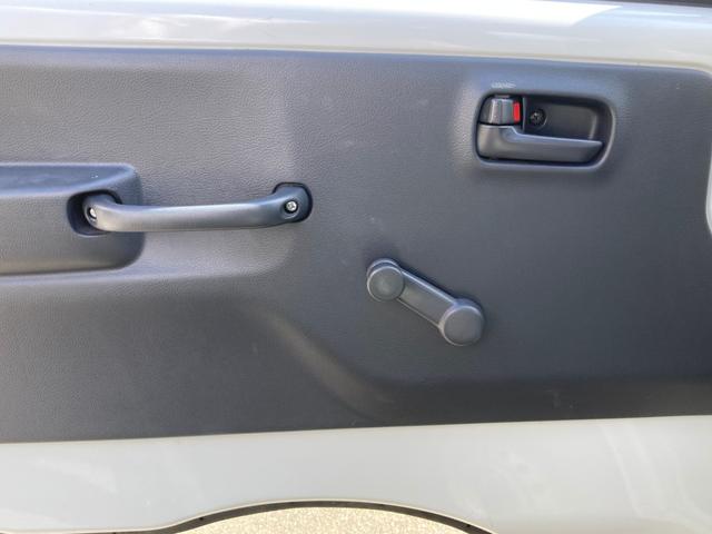 キャリイトラック ＫＣエアコン・パワステ　ＬＤＡ　ナビ＆ＴＶ　メモリーナビ　助手席エアバック　ＡＣ　運転席エアバック　パワステ　横滑防止　ＡＢＳ　ワンセグＴＶ　踏み間違い防止（26枚目）