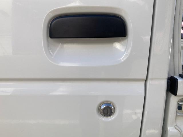 キャリイトラック ＫＣエアコン・パワステ　ＬＤＡ　ナビ＆ＴＶ　メモリーナビ　助手席エアバック　ＡＣ　運転席エアバック　パワステ　横滑防止　ＡＢＳ　ワンセグＴＶ　踏み間違い防止（34枚目）