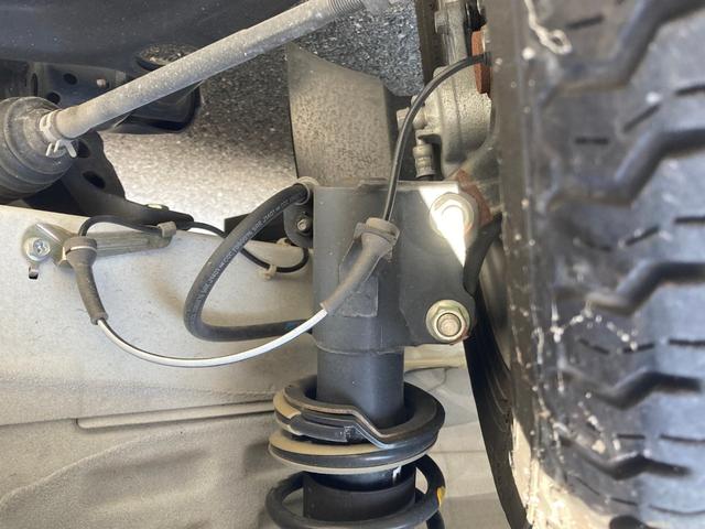 キャリイトラック ＫＣエアコン・パワステ　ＬＤＡ　ナビ＆ＴＶ　メモリーナビ　助手席エアバック　ＡＣ　運転席エアバック　パワステ　横滑防止　ＡＢＳ　ワンセグＴＶ　踏み間違い防止（39枚目）