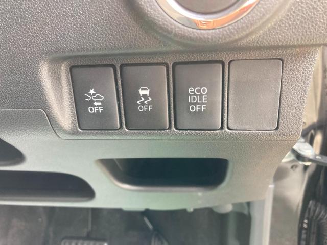 運転席回りの各種操作部となります。ご不明な装置などございましたらお気軽にお尋ねください。