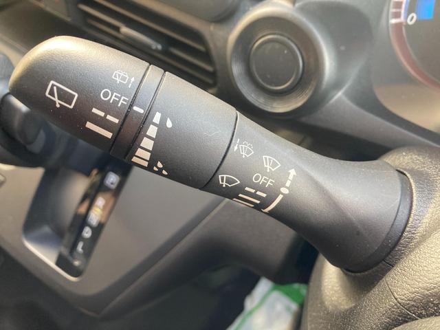 ｅＫクロス Ｍ　車線逸脱警報装置　ＥＴＣ付き　横滑り防止装置　キーレスキー　エアコン　パワーウィンドウ　衝突軽減装置　フルセグＴＶ　前席シートヒーター　コーナーセンサー　ベンチシート　メモリーナビ　ＡＢＳ（12枚目）