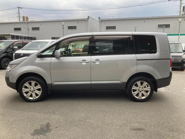 デリカＤ：５ Ｄ　パワーパッケージ　両面パワスライドドア　スマートキーＰスタート　寒冷地　シートヒータ　キーレスエントリー　ドラレコ付き　パワーウインドウ　盗難防止　ＡＷＤ　３列シート　ＡＢＳ　ウォークスルー　メモリーナビ　ＡＣ　ターボ（9枚目）