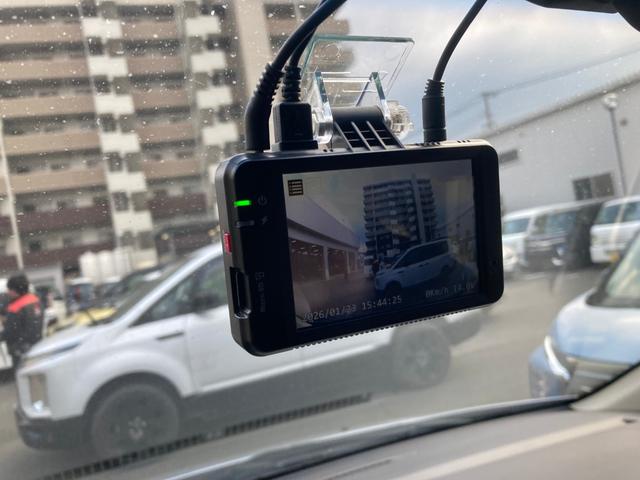 デリカＤ：５ Ｄ　パワーパッケージ　両面パワスライドドア　スマートキーＰスタート　寒冷地　シートヒータ　キーレスエントリー　ドラレコ付き　パワーウインドウ　盗難防止　ＡＷＤ　３列シート　ＡＢＳ　ウォークスルー　メモリーナビ　ＡＣ　ターボ（30枚目）