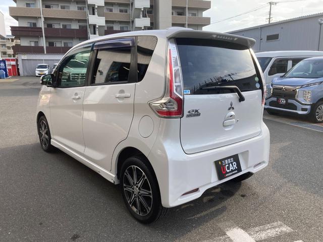 ｅＫカスタム Ｔセーフティパッケージ　アラウンドビュー　スマキー　リアカメラ　ナビＴＶ　クルコン　ｉ－ｓｔｏｐ　シートヒーター　メモリーナビ　ＥＳＣ　フロントベンチシート　盗難防止　ＡＢＳ　ターボ　エアバッグ　アルミホイール　Ｗエアバック（8枚目）