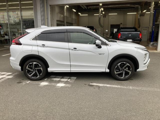 エクリプスクロスＰＨＥＶ Ｐ　スマ－トキ－　地デジＴＶ　衝突軽減ブレーキシステム　Ｒカメラ　ＬＥＤ　寒冷地　アイドリングストップ　ＥＴＣ　パワーシート　１００Ｖ　クリアランスソナー　盗難防止システム　フロントカメラ　Ｗエアバッグ（5枚目）