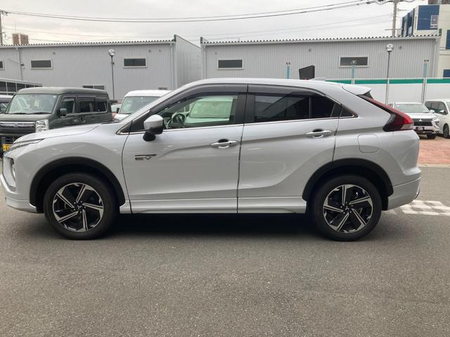 エクリプスクロスＰＨＥＶ Ｐ　スマ－トキ－　地デジＴＶ　衝突軽減ブレーキシステム　Ｒカメラ　ＬＥＤ　寒冷地　アイドリングストップ　ＥＴＣ　パワーシート　１００Ｖ　クリアランスソナー　盗難防止システム　フロントカメラ　Ｗエアバッグ（6枚目）