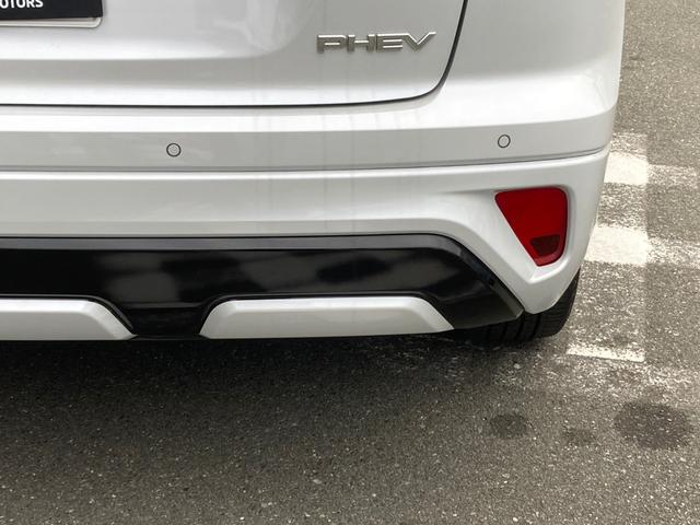 エクリプスクロスＰＨＥＶ Ｐ　スマ－トキ－　地デジＴＶ　衝突軽減ブレーキシステム　Ｒカメラ　ＬＥＤ　寒冷地　アイドリングストップ　ＥＴＣ　パワーシート　１００Ｖ　クリアランスソナー　盗難防止システム　フロントカメラ　Ｗエアバッグ（11枚目）