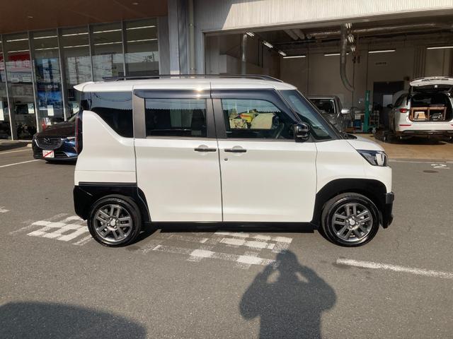 デリカミニ Ｔ　プレミアム　オートＬＥＤ　全方位Ｍ　Ｉ－ＳＴＯＰ　Ｐセンサー　ターボ付　車線逸脱警報　横滑り防止機能　前席シートヒーター　オートエアコン　ＬＥＤヘッドライト　セキュリティ　アルミホイール　スマートキー　エアバッグ（5枚目）