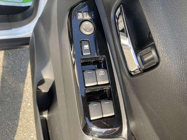 �p���[�E�B���h�E�̑��암�ł��B�������ȃs�A�m�u���b�N���ɂȂ��Ă��܂��B